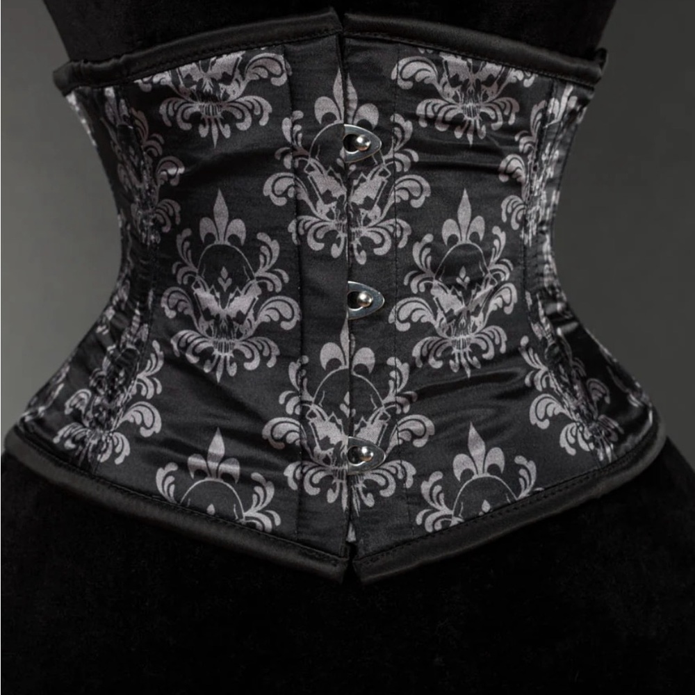 Skull Brocade Waist Cincher from Dracula clothing size 38
